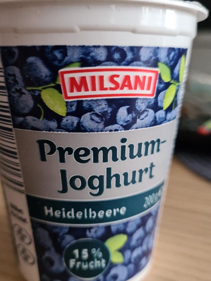Фото - Йогурт 2.7% со вкусом черники Premium Joghurt Heidelbeere Milsani
