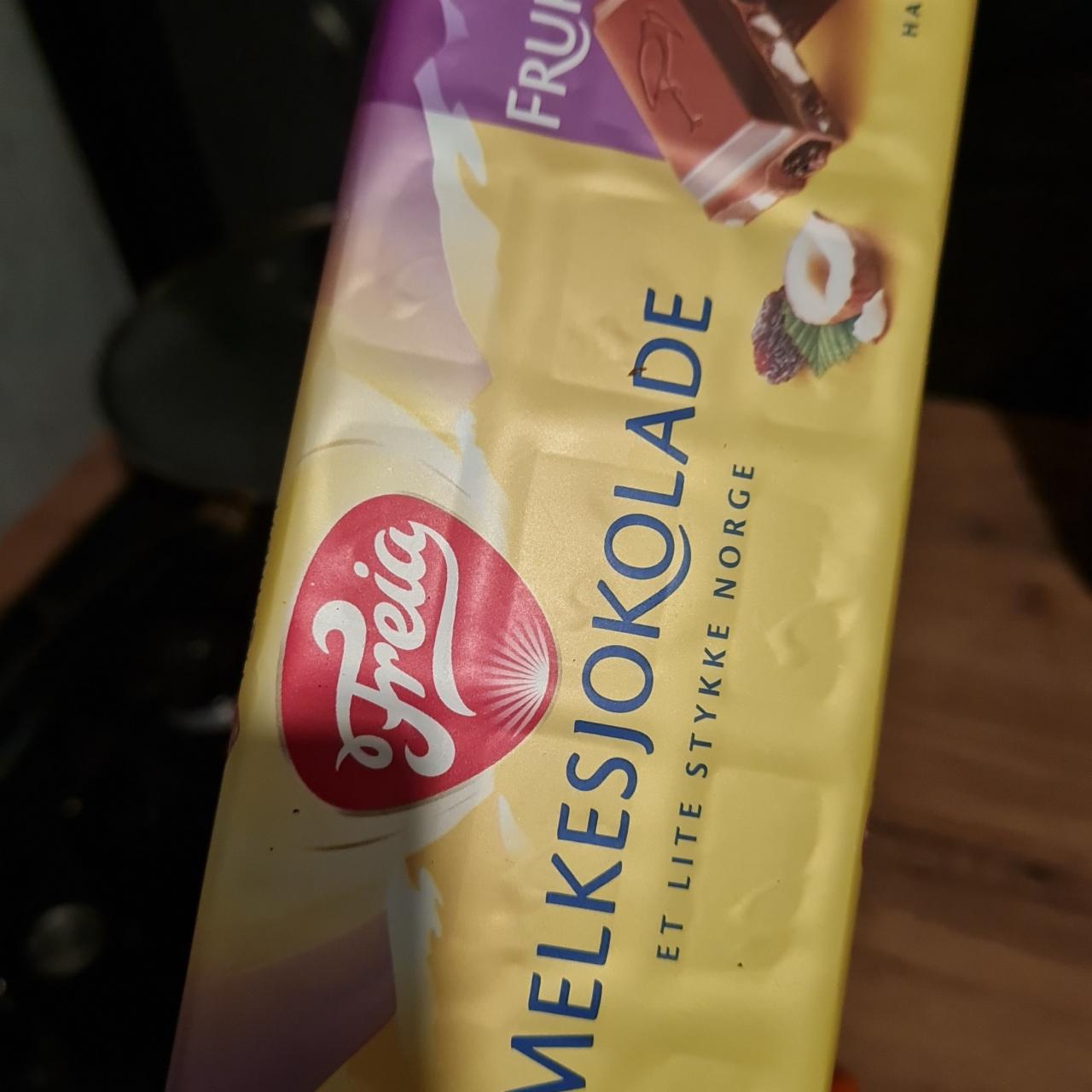 Фото - Шоколад с фундук и изюм Melkesjokolade Fruktnøtt Freia