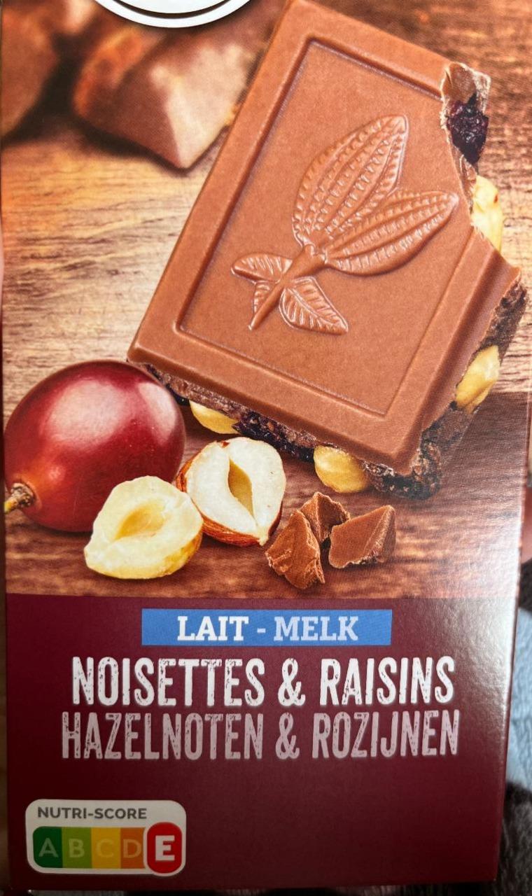 Фото - Молочный шоколад с фундуком и изюмом Lait noisettes&raisins Carrefour