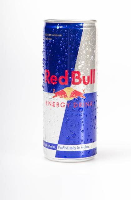 Фото - напиток энергетический безалкогольный сильногазированный с таурином Energy drink Red Bull