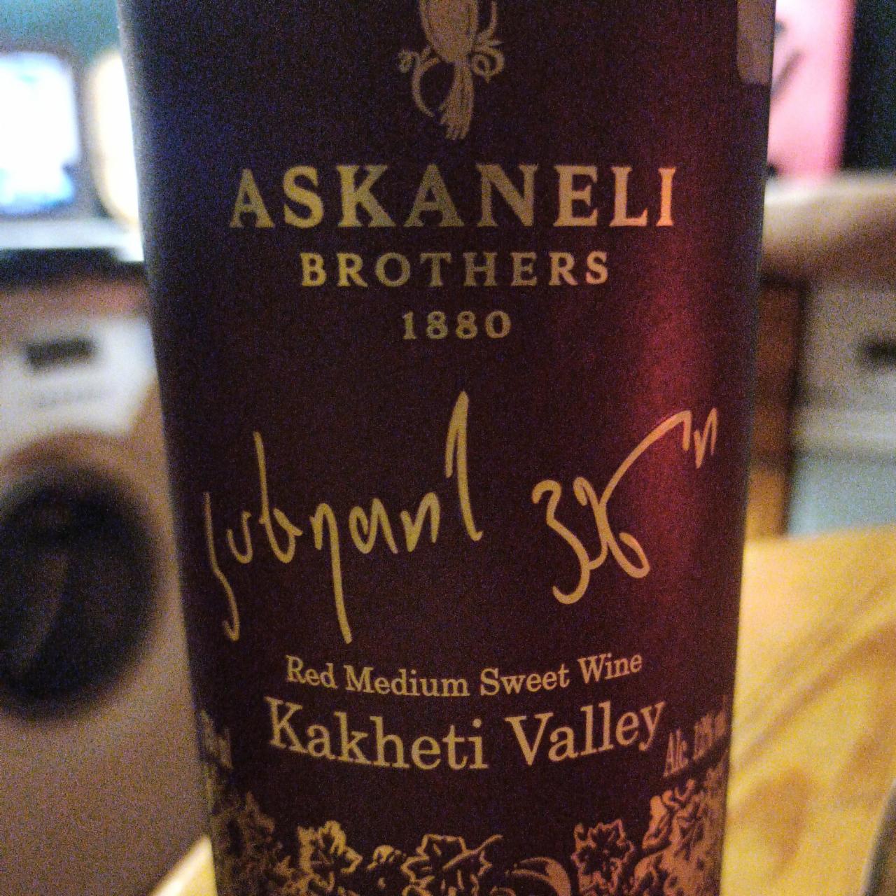 Фото - Вино 12% красное полусладкое Кахетинская долина Askaneli Brothers