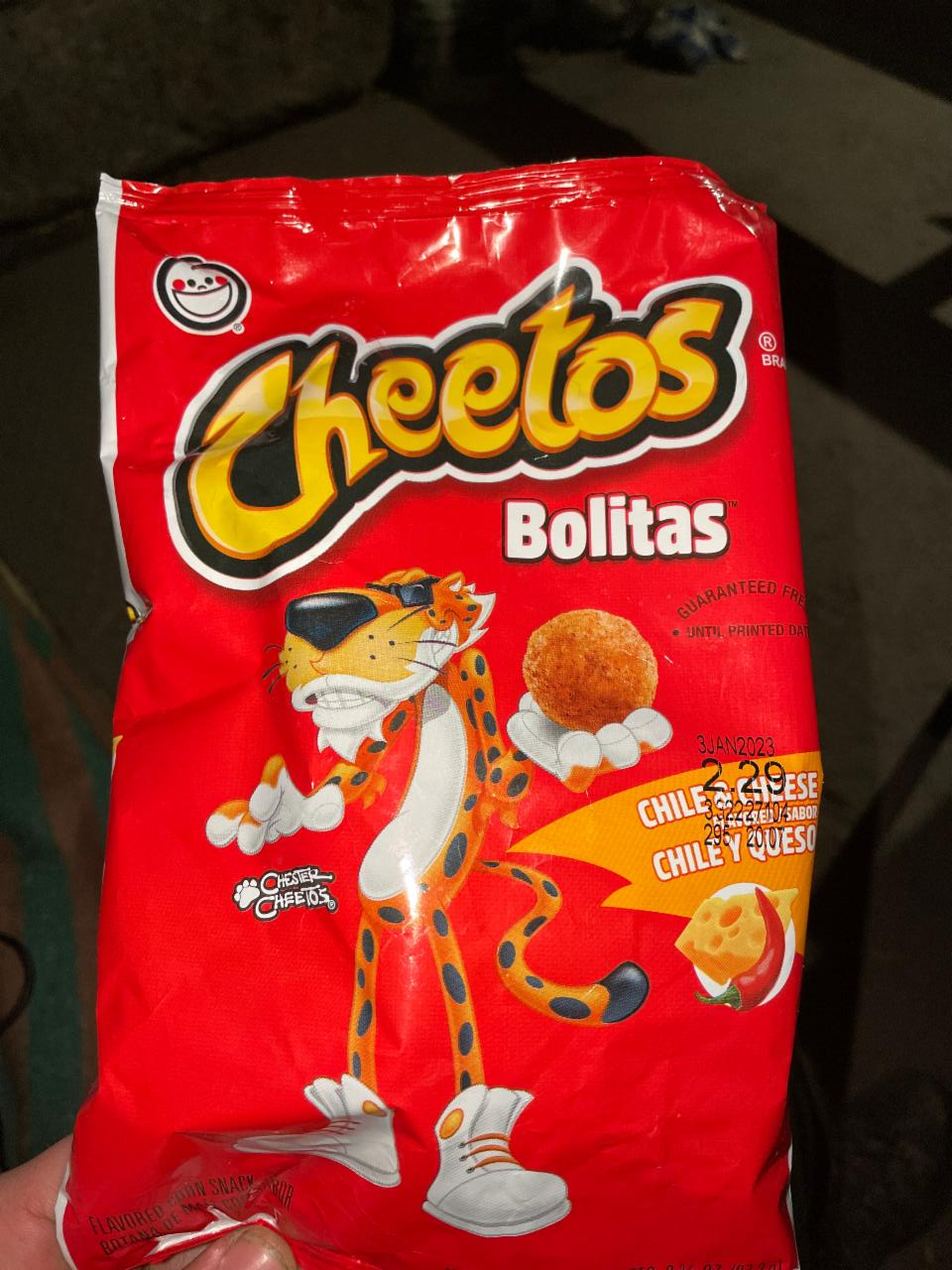 Фото - Кукурузные шарики со вкусом сыра и перца Cheetos Bolitas
