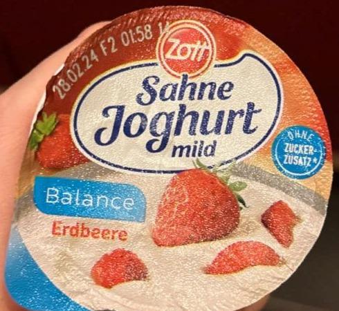 Фото - Sahne Joghurt milch Balance Erdbeere Zott