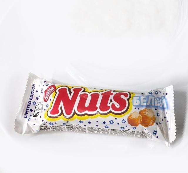Фото - Конфета покрытая белым шоколадом 'Nuts White Edition' (Натс белый)