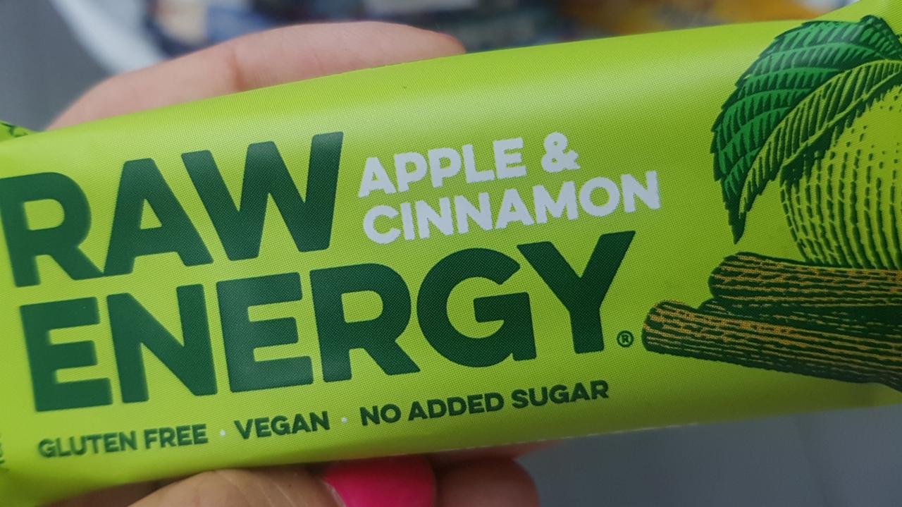 Фото - батончик яблоко корица raw energy Apple&Cinnamon bombus