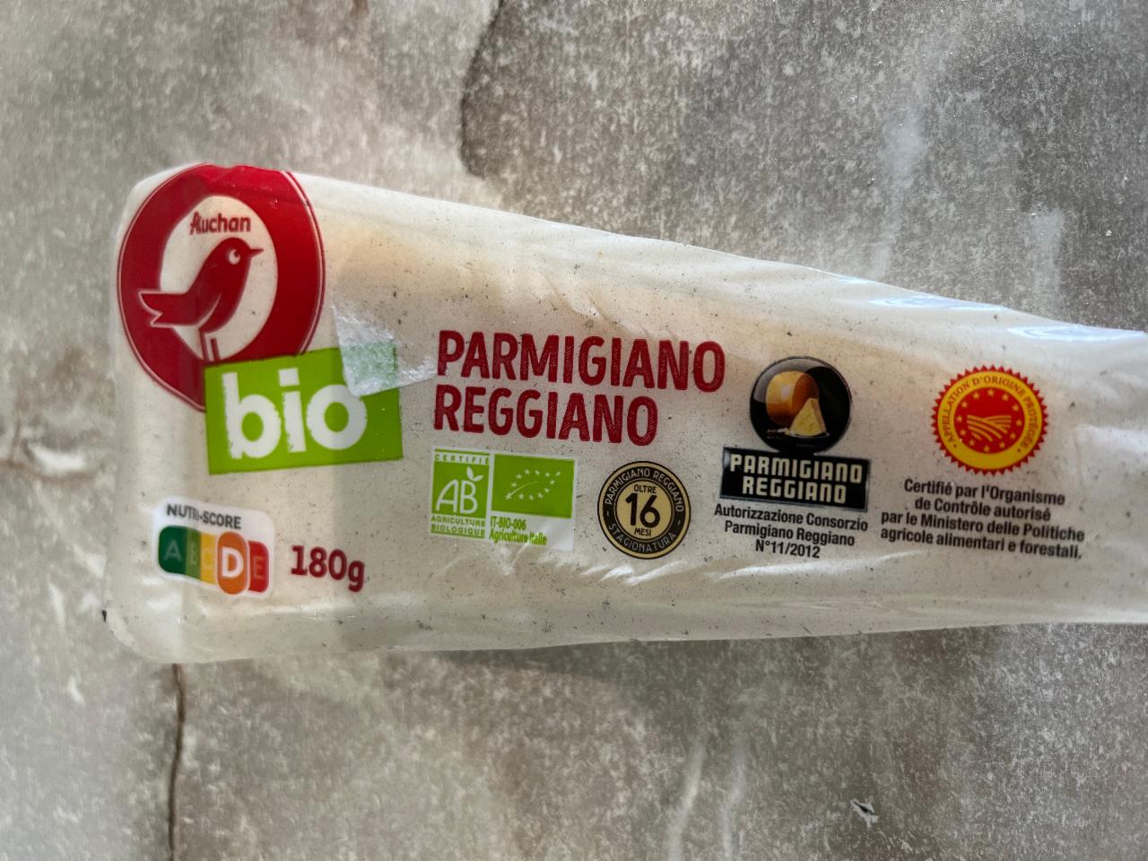 Фото - Сыр пармезан Parmigiano Reggiano Bio Auchan