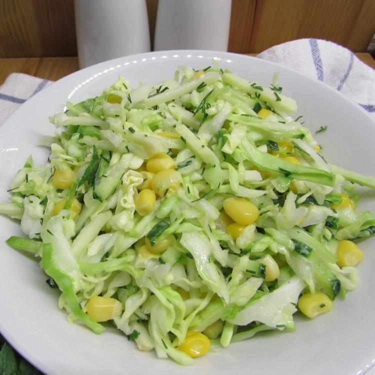 Фото - салат из капусты и кукурузы