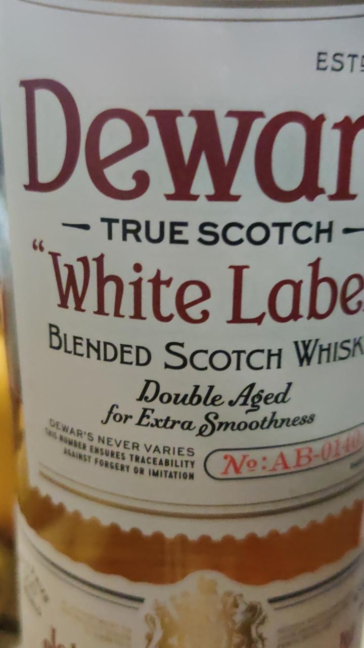 Фото - Виски White Label is a timeless Scotch whisky Dewar`s