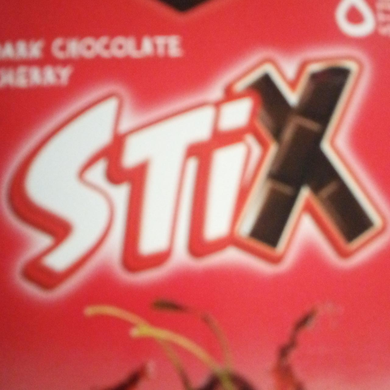 Фото - Шоколад темный с начинкой со вкусом вишни Stix