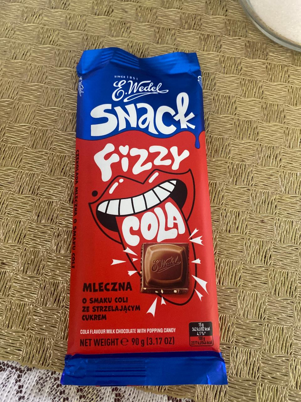 Фото - Молочный шоколад Snack со вкусом колы и взрывными конфетами Cola Fizzy E.Wedel
