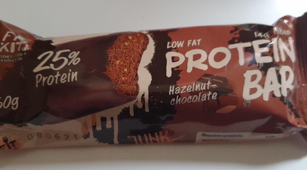 Фото - протеиновый батончик с шоколадом и фундуком Fit kit
