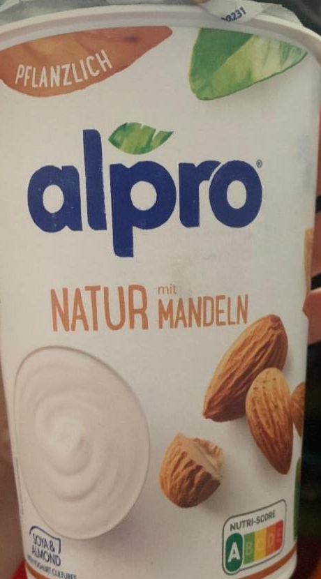 Фото - белый йогурт соевый с миндалем Alpro