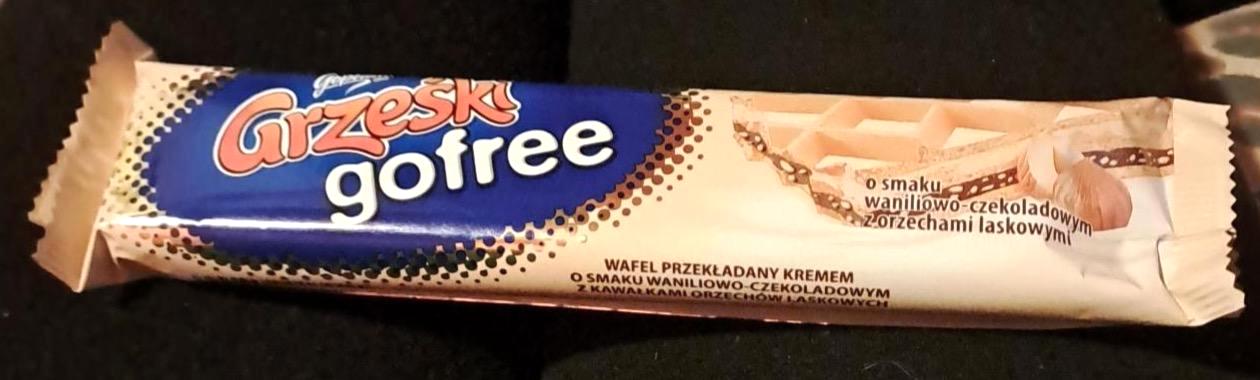 Фото - Вафли gofree Wafer with Vanilla-Chocolate Flavoured Cream and Hazelnut Pieces Grześki