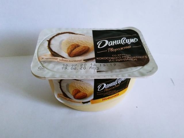 Фото - Творожный продукт со вкусом кокосового мороженого и с миндалем Даниссимо
