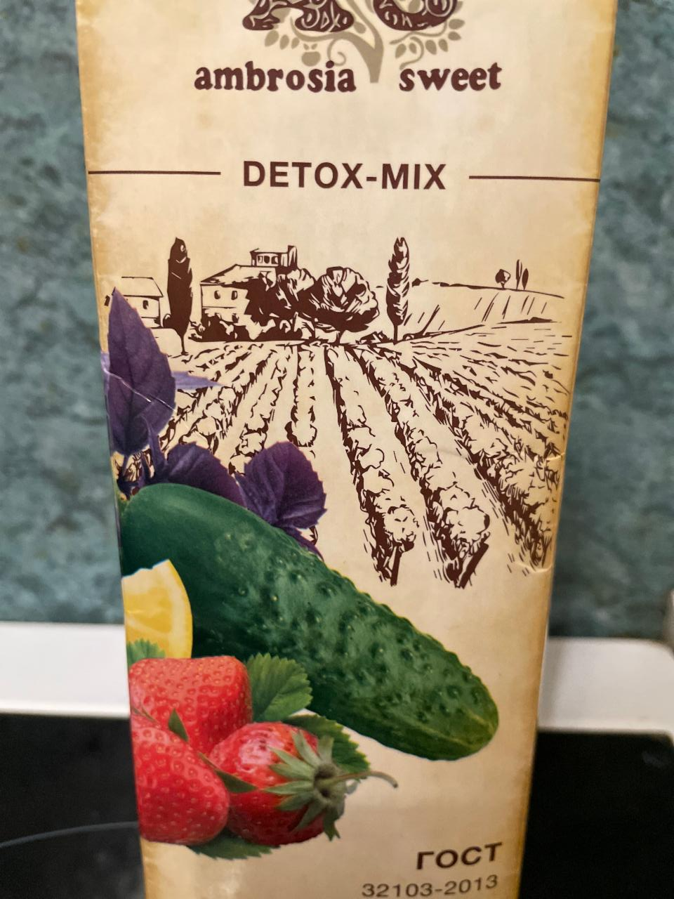 Фото - Сок detox-mix клубника, лимон, базилик, огурец AS