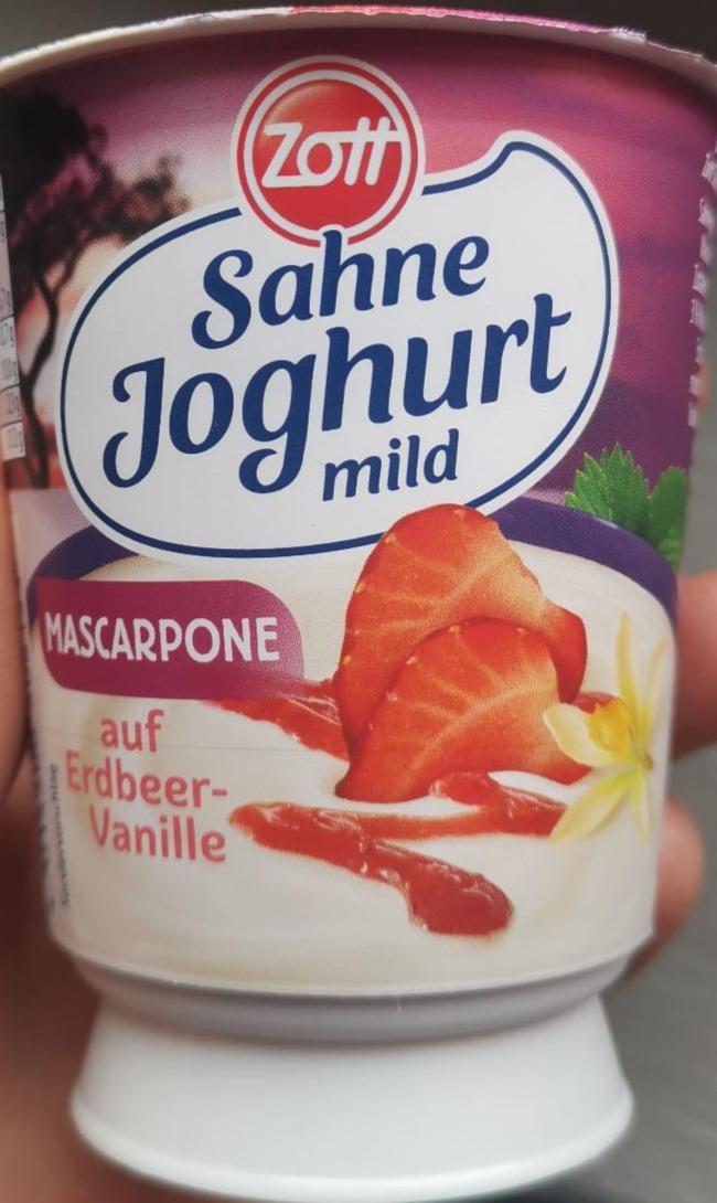Фото - Jogurt smak mascarpone, truskawki i wanilii Zott