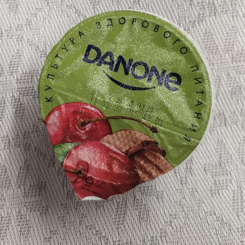 Фото - Зерненый творог в йогурте вишня миндаль 'Данон' Danone