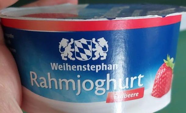 Фото - йогурт клубничный Rahmjoghurt Weihenstephan