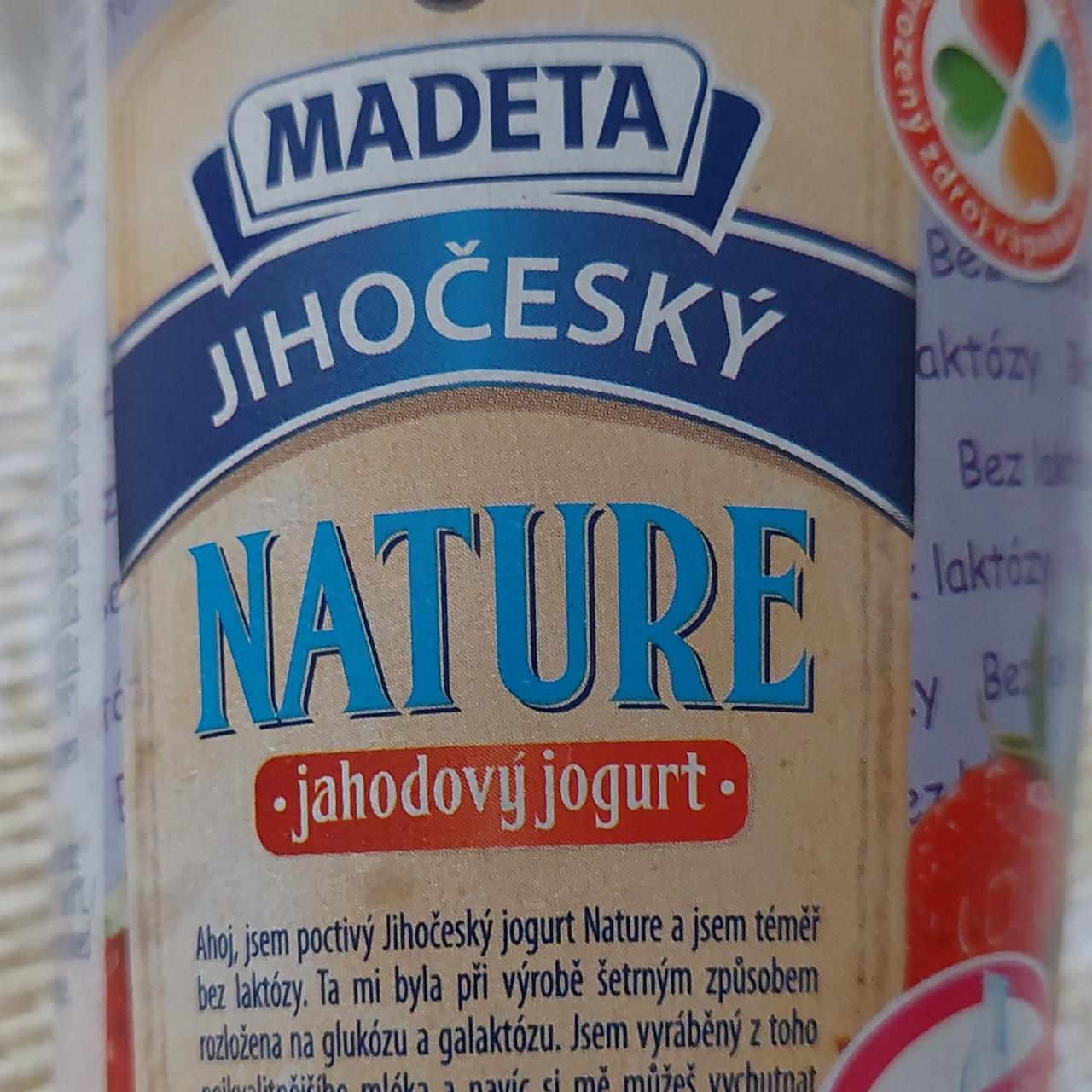 Фото - Jihočeský Nature jahodový jogurt 2.6% Madeta