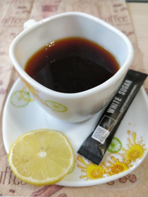 Фото - кофе черный растворимый с сахаром и лимоном