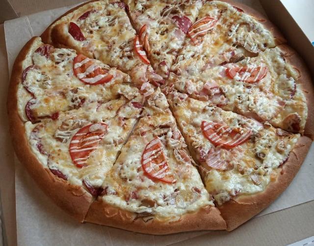 Фото - Пицца с сыром, помидорами и грибами