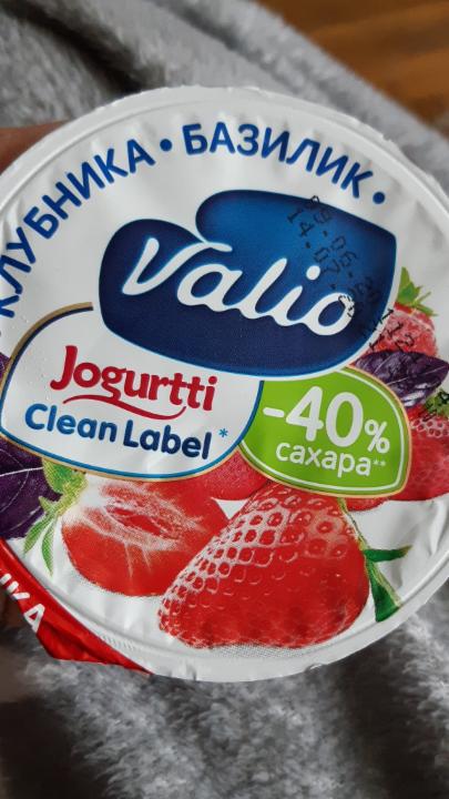 Фото - йогурт клубничный Valio