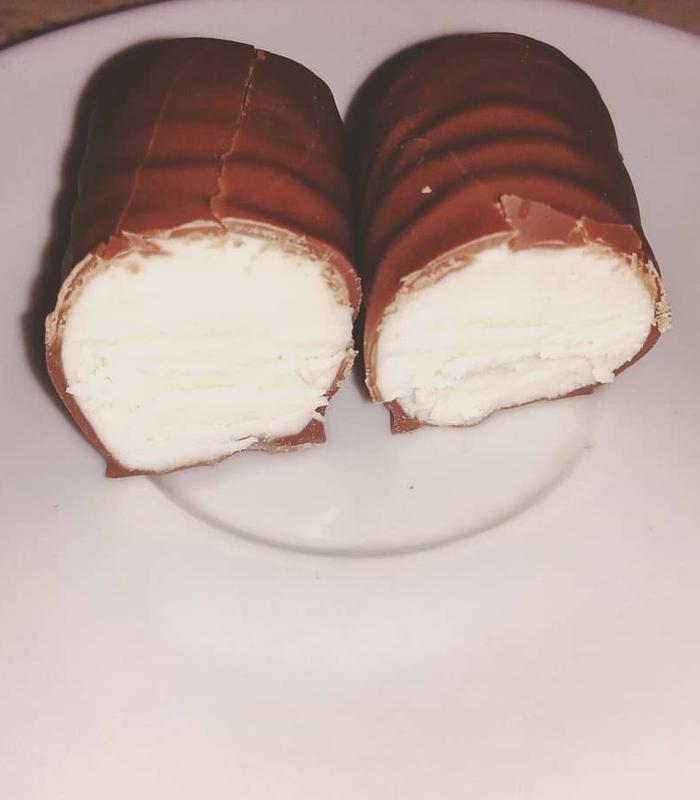 Фото - сырок творожный глазированный с ванилью в молочном бельгийском шоколаде Залесский Фермер