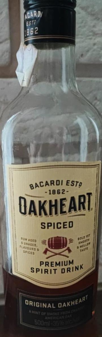 Фото - Ромовый напиток Oakheart 35% Spiced Bacardi Est