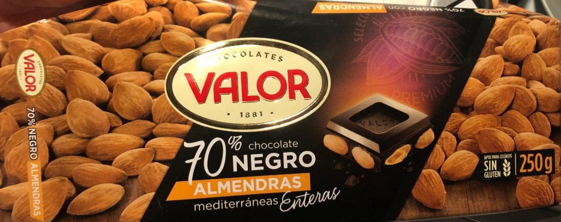 Фото - Шоколад 70% черный с миндалем Valor