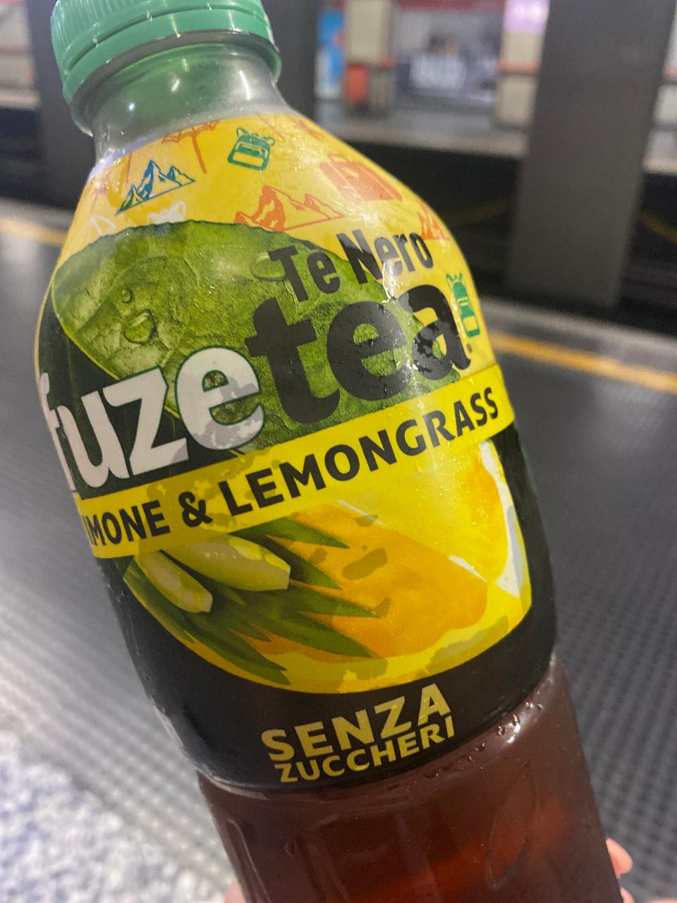 Фото - чай холодный черный с лимоном и лемограссом без сахара Fuze tea