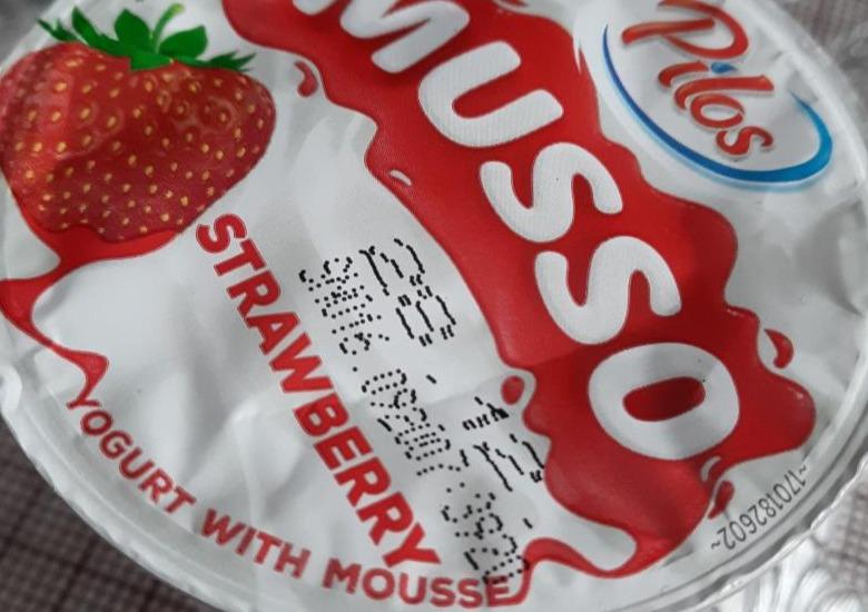 Фото - Йогурт с фруктовым муссом Клубника Musso Pilos