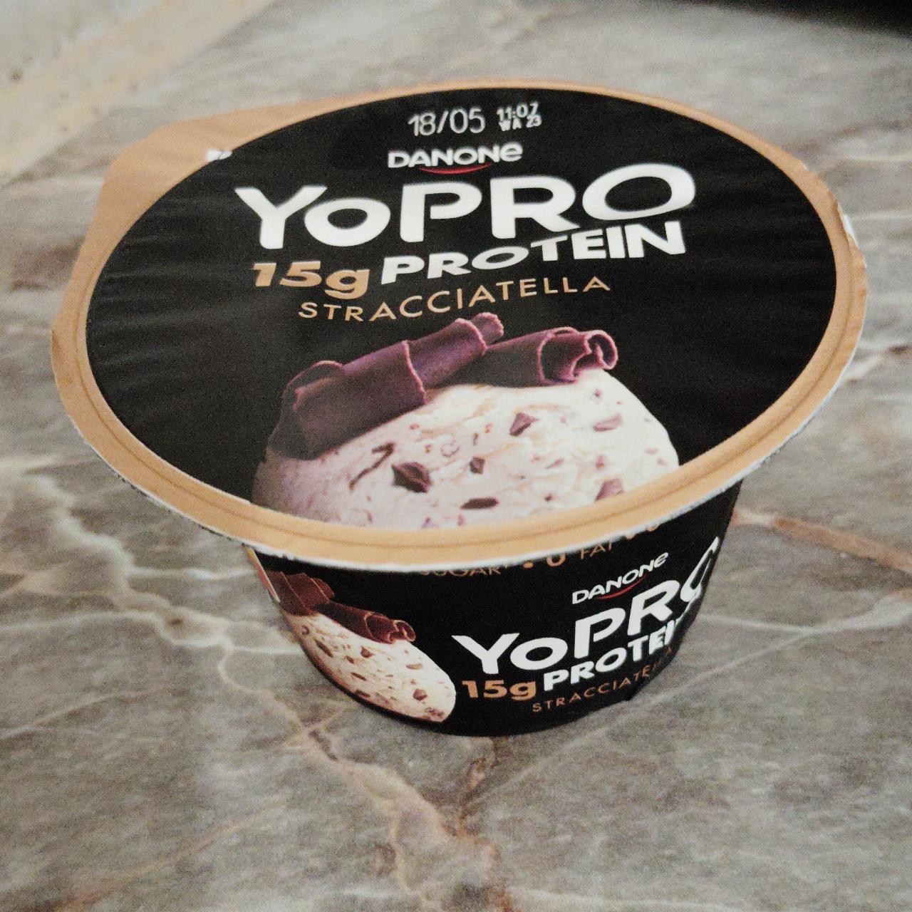 Фото - йогурт протеиновый со вкусом страчателла с шоколадной крошкой YoPro Danone
