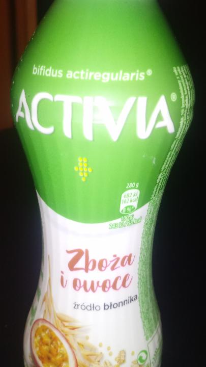 Фото - йогурт питьевой со злаками и фруктами Activia
