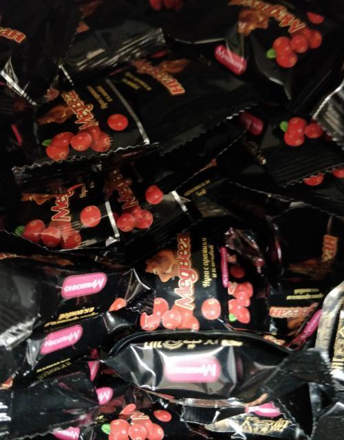 Фото - конфеты Медвеган нуга с арахисом и карамелью КФ Мишкино