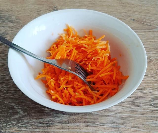 Фото - Салат морковь и чеснок