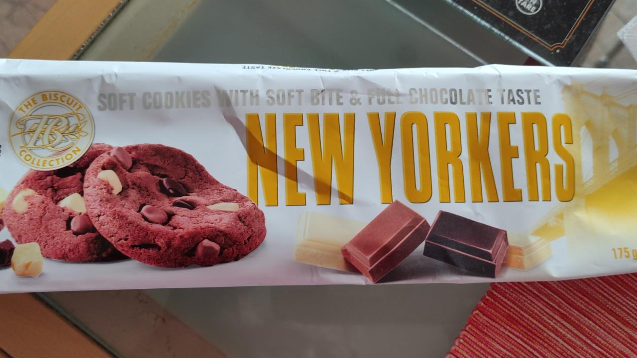 Фото - Мягкое печенье с темным, белым, молочным шоколадом и изюмом New Yorkers