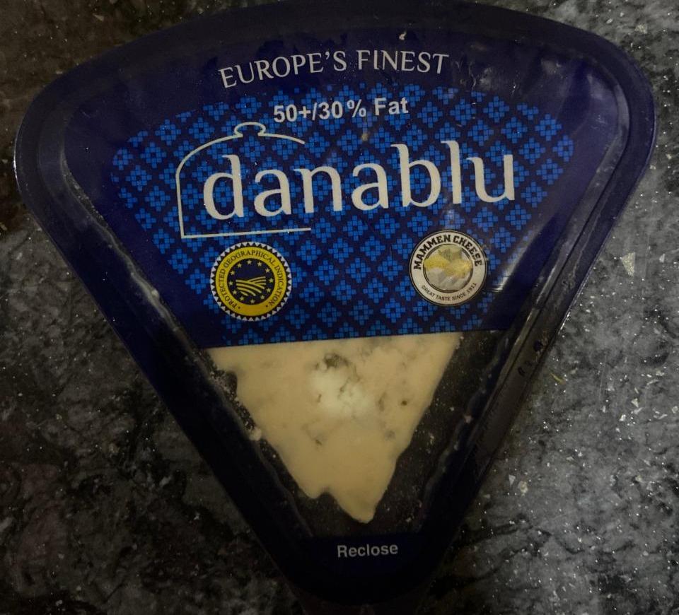 Фото - Сыр Датский с голубой плесенью 50% жирности Danablu