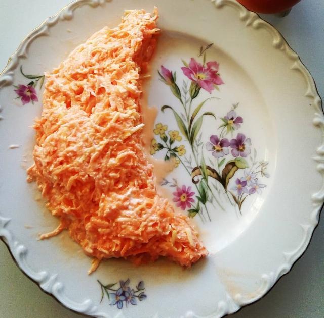 Фото - Салат морковь с сыром и чесноком