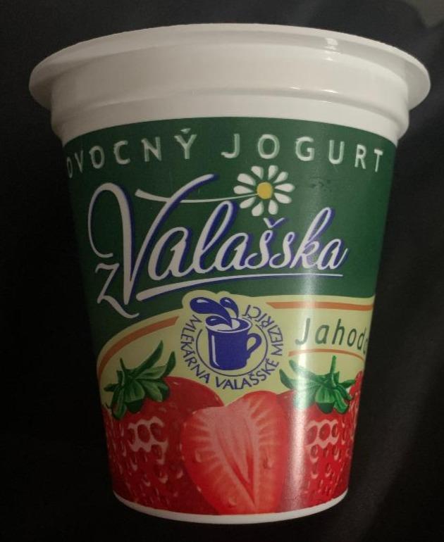 Фото - Йогурт фруктовый клубничный Valasska