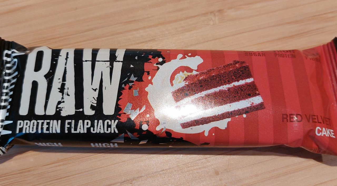 Фото - Raw protein flapjack protein bar red velvet cake Warrior