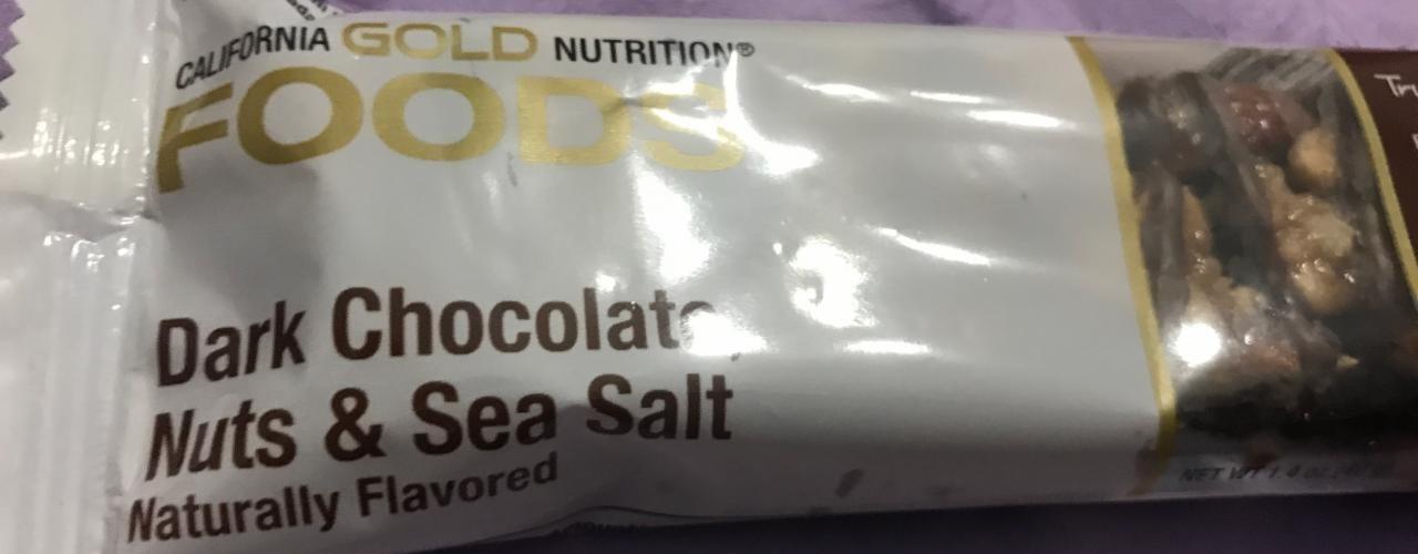 Фото - Батончик с черным шоколадом, орехами и морской солью California Gold Nutrition Foods