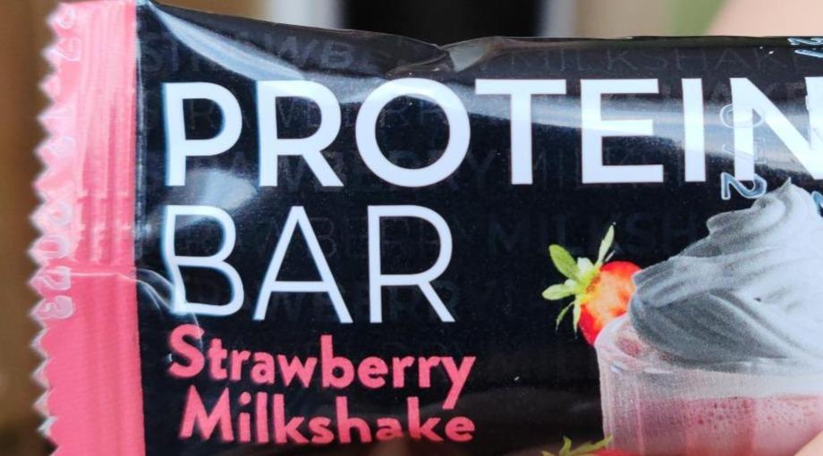 Фото - Батончик протеиновый Strawberry Milkshake Fit and Joy