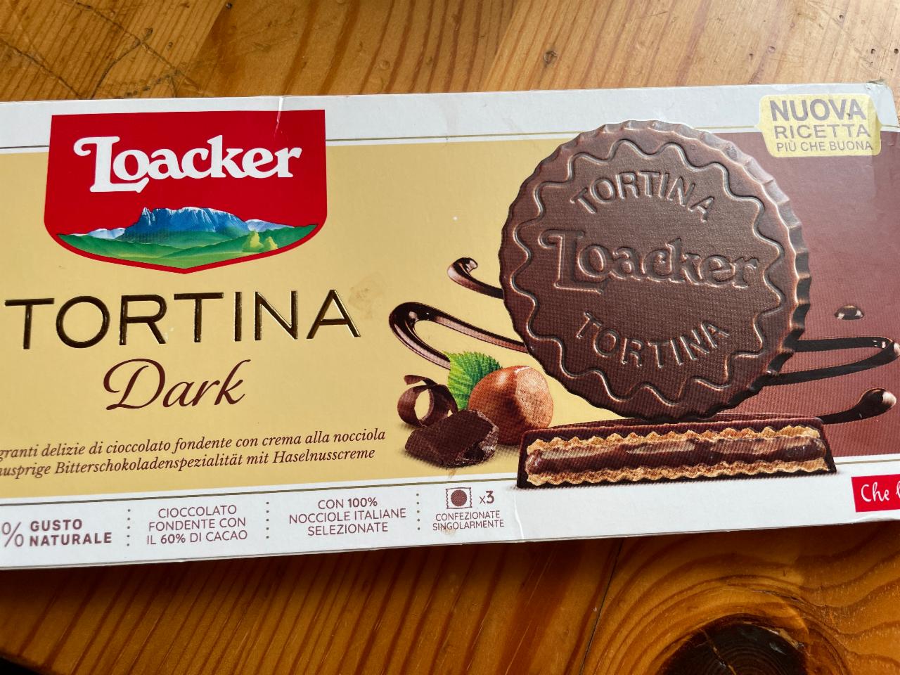 Фото - Печенье шоколадное с ореховой начинкой Dark Tortina Loacker