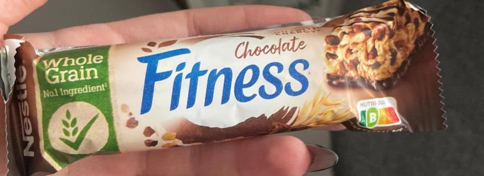 Фото - шоколадный злаковый батончик Fitness Nestlé