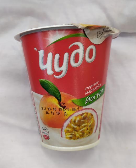 Фото - Йогурт 2.5% в стакане персик-маракуйя Чудо