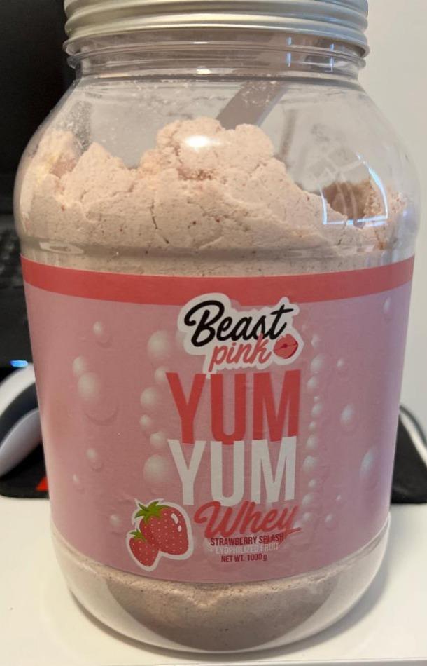 Фото - Сывороточный протеин со вкусом клубники Yum Yum Whey Strawberry Splash Beast pink
