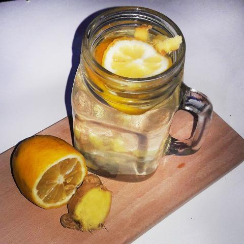 Фото - вода с имбирем и лимоном