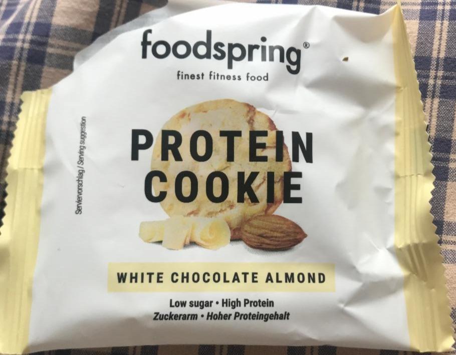 Фото - протеиновое печенье белый шоколад и миндаль Foodspring