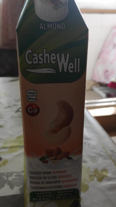 Фото - напиток из миндаля с кешью Cashe Well
