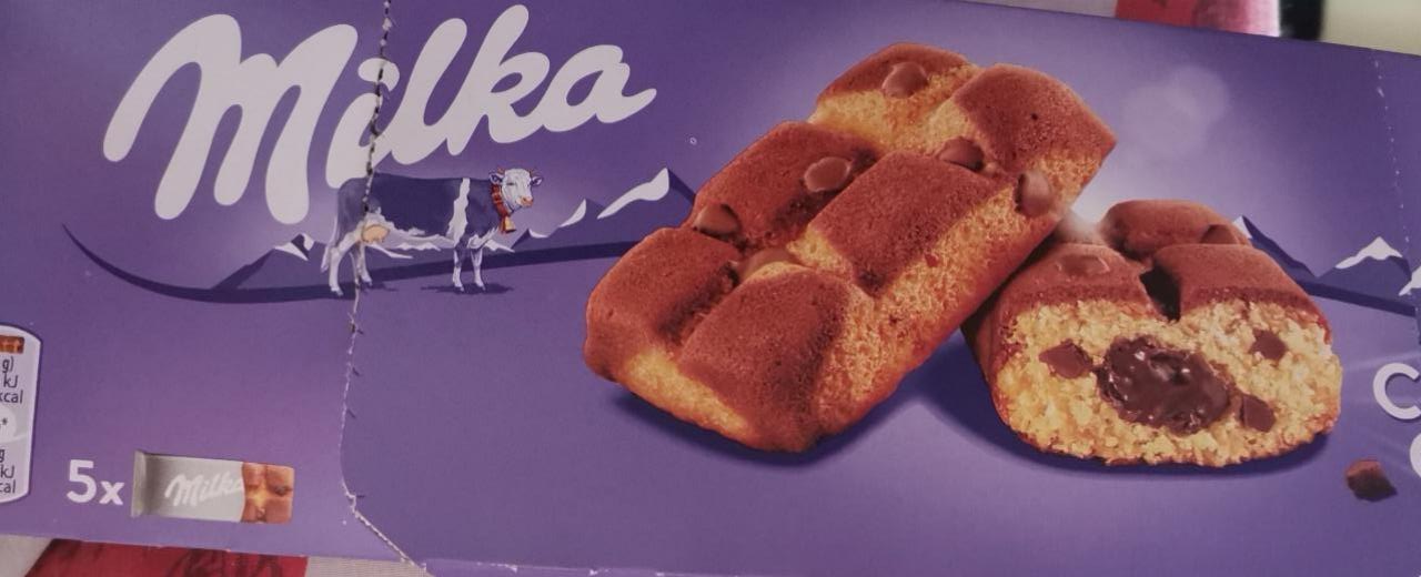 Фото - Пирожное бисквитное с шоколадной начинкой и кусочками молочного шоколада Милка Milka
